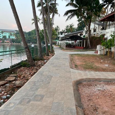 Jaladarshini Lakeside Gardens Acomodação com café da manhã Kollam Exterior foto