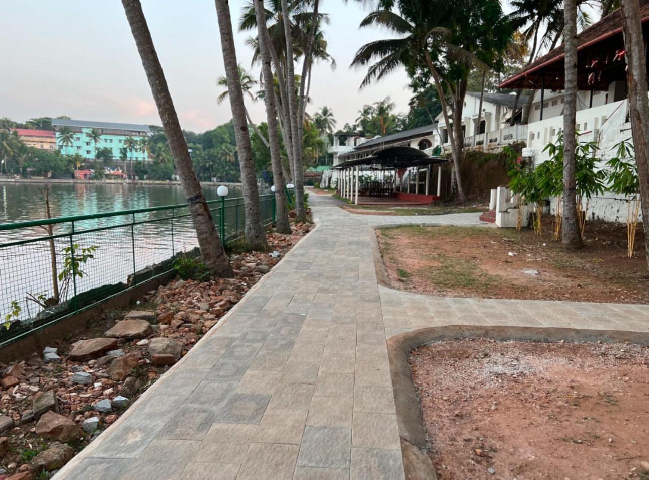 Jaladarshini Lakeside Gardens Acomodação com café da manhã Kollam Exterior foto