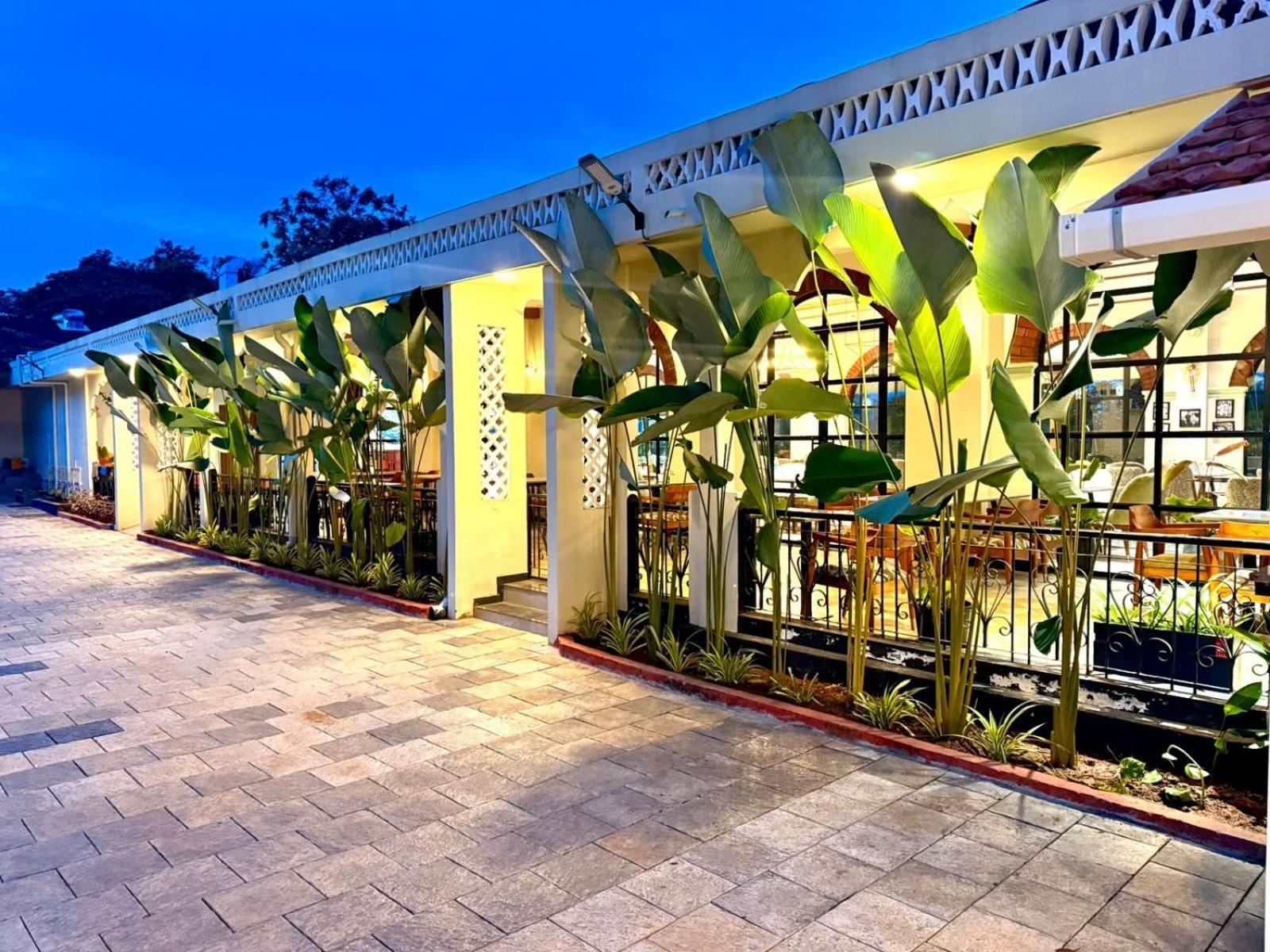 Jaladarshini Lakeside Gardens Acomodação com café da manhã Kollam Exterior foto